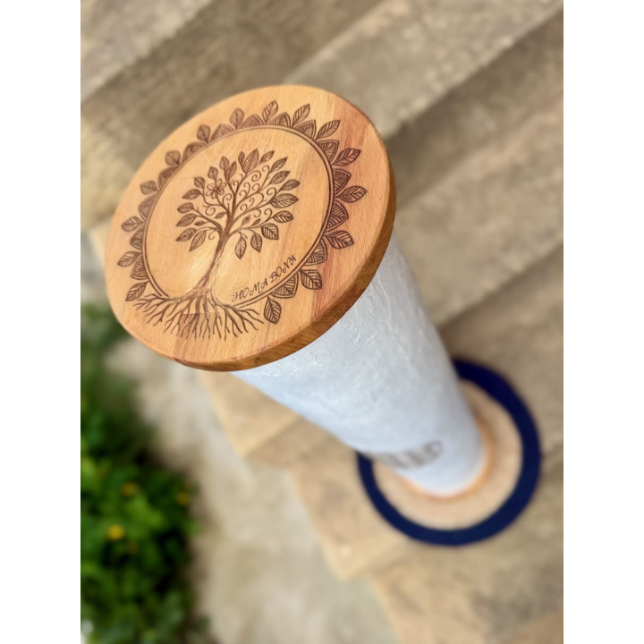 Additional decoration of the wide rain column: 'decorative engraving' on the caps